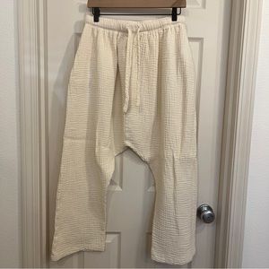 April Meets October: August Pant 2022 in Eggnog